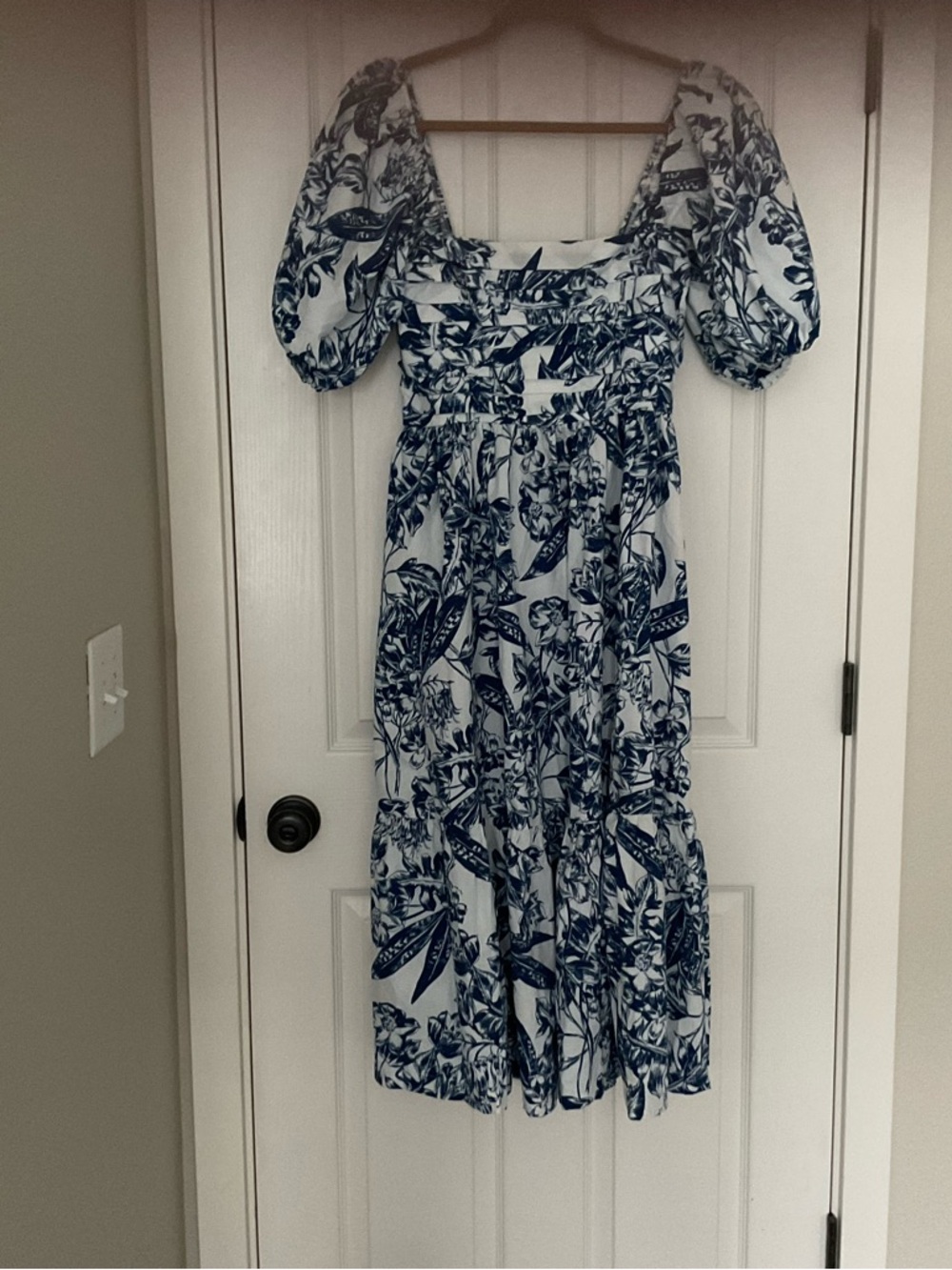 Abercrombie & Fitch Blue and White Floral Midi Dress with Puff Sleeves